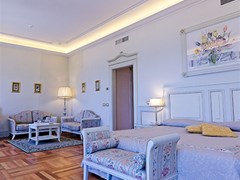 De Paris Hotel - photo 9
