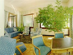 Flora Hotel - photo 2
