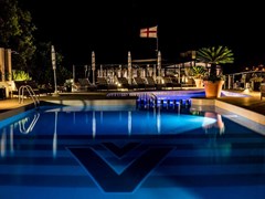 Vis a Vis Hotel - photo 8