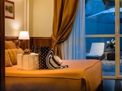 Vis a Vis Hotel - photo 21