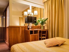 Vis a Vis Hotel - photo 23
