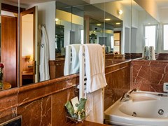 Vis a Vis Hotel - photo 35