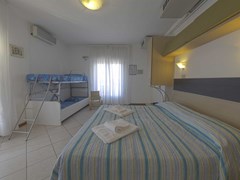 Madison Hotel - photo 8