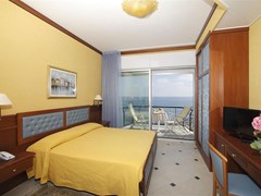Bellevue et Mediterranee Hotel - photo 21