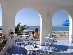 Aurora Hotel - photo 4