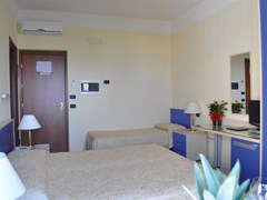 La Playa Hotel - photo 9