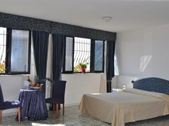 La Playa Hotel - photo 12