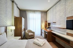 Boulevard Side Hotel - photo 5
