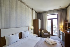 Boulevard Side Hotel - photo 2