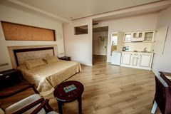 The Crown Hotel - photo 11
