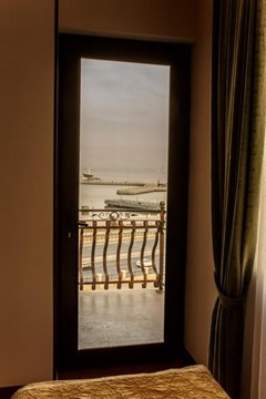 The Crown Hotel - photo 9