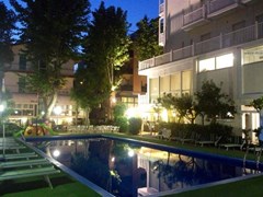Aiglon Hotel - photo 2