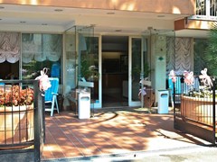 Brown Atrium Hotel - photo 2