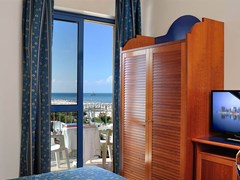 Ascot Hotel - photo 11