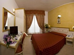 King Hotel - photo 10