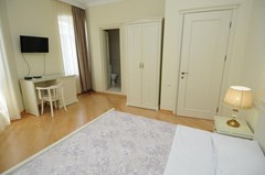 Crown Hotel - photo 3