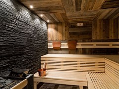 Alaska Hotel - photo 3