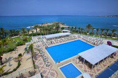 Queen's Bay Hotel - photo 4