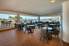 Queen's Bay Hotel - photo 10