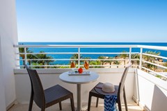 Queen's Bay Hotel - photo 7