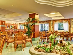 Caesar Palace Hotel - photo 3