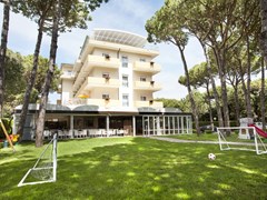 La Pineta Aparthotel - photo 1