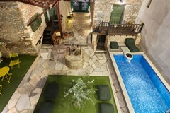 Athenian Residences Pool & Luxury Suites - photo 2