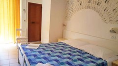Happy Hotel - photo 9
