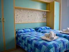 Happy Hotel - photo 11