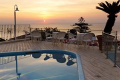 De La Ville Grand Hotel - photo 4