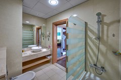 Al Khoory Executive Hotel - photo 16