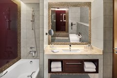 Radisson Blu Hotel Dubai Waterfront - photo 6