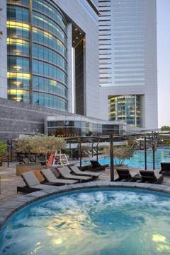 Jumeirah Emirates Towers: Pool - photo 9