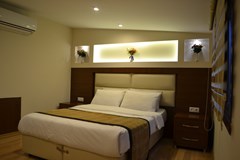 Seven Days Hotel: Room - photo 7