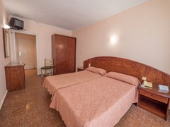 Hotel Checkin Garbí - photo 35