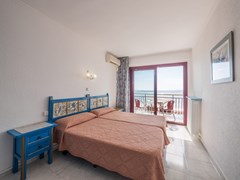 Hotel Checkin Garbí - photo 20
