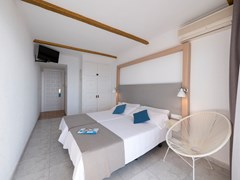 Hotel Checkin Garbí - photo 16