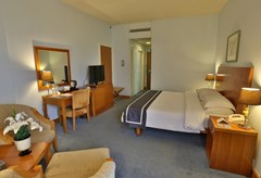 BM Beach Hotel - photo 13