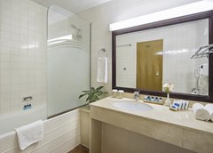 BM Beach Hotel - photo 21