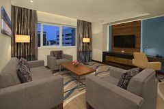 DoubleTree by Hilton Hotel and Residences Dubai – Al Barsha: Room - photo 10