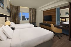 DoubleTree by Hilton Hotel and Residences Dubai – Al Barsha: Room - photo 12
