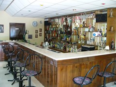 Helga'S Paradise: Bar - photo 3