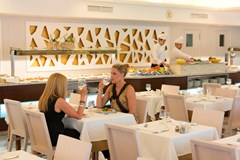 HSM Golden Playa: Restaurant - photo 42