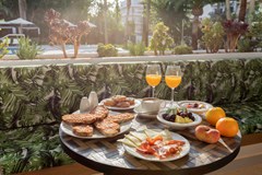HM Ayron Park: Restaurant - photo 72