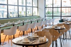 HM Ayron Park: Restaurant - photo 82