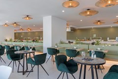 HM Ayron Park: Restaurant - photo 89