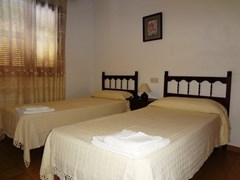 Venecia Apartamentos: Room - photo 25