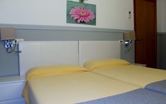 Venecia Apartamentos: Room - photo 27