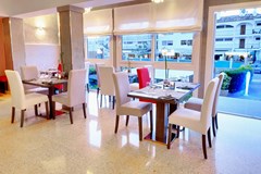 Playas del Rey: Restaurant - photo 4