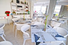 Playas del Rey: Restaurant - photo 9